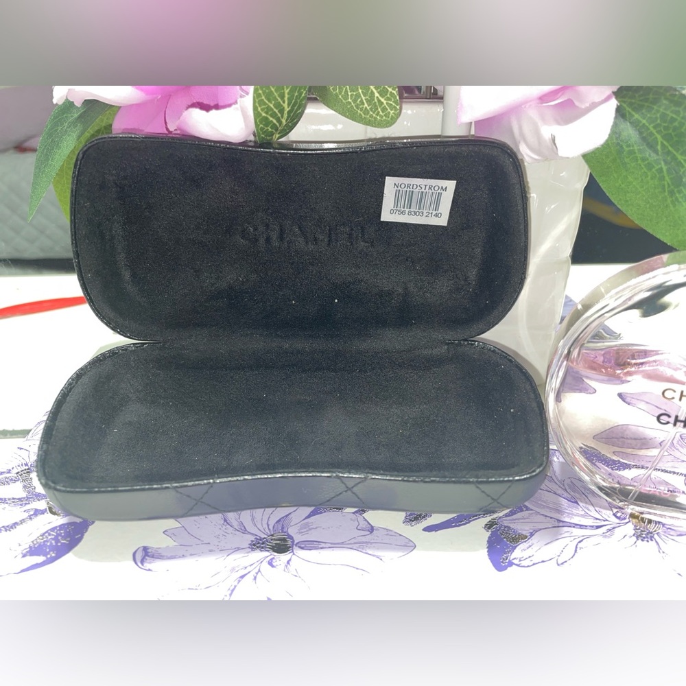 Authentic CHANEL Quilted Leather Sunglasses Case with Velvet Interior - Picture 4 of 6